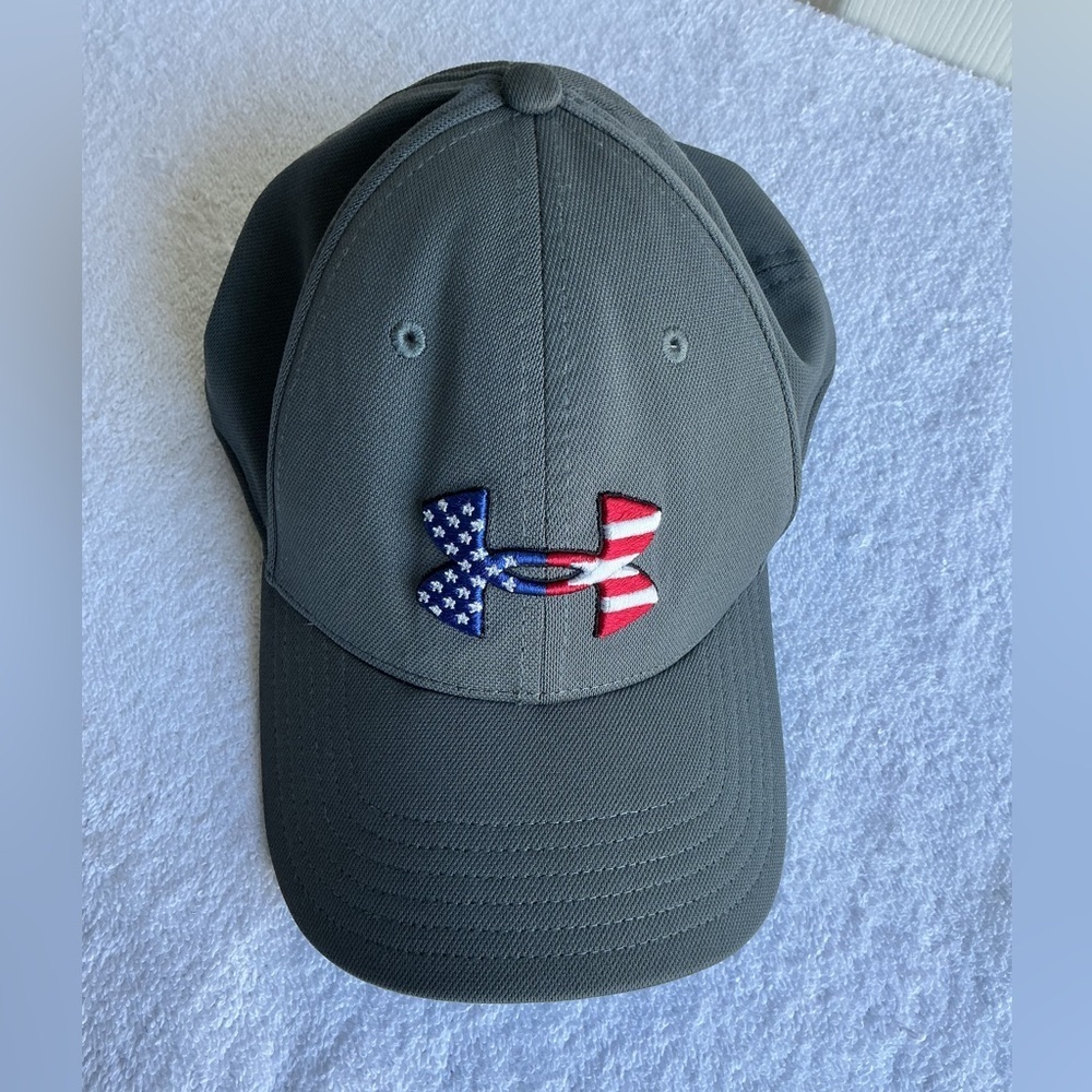 Under Armour UA Freedom Blitzing  Dark Gray Cap with Flag Logo
